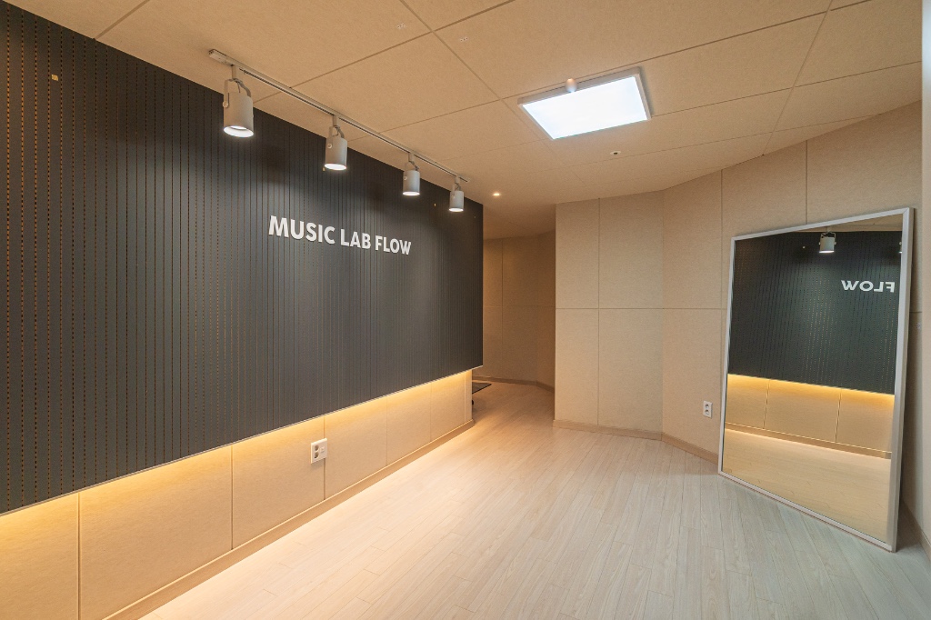 Studio image 4