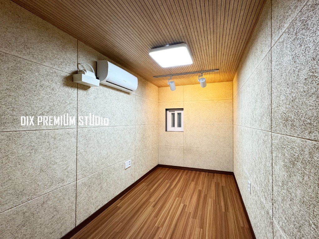 Studio image 4