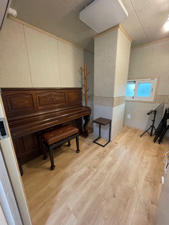 Studio image 4